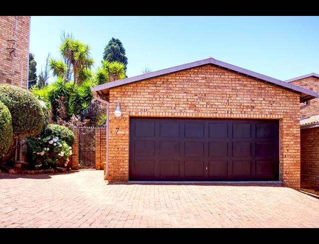 4 BEDROOM TOWNHOUSE FOR SALE IN VICTORY PARK